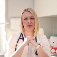 dr.  Iva Mrkić Kobal dr. med. - Pulmologija i alergologija - Pomaže djeci s alergijama i imunološkim smetnjama. Iskusna pedijatrica, dostupna online – bez stresa i čekanja. | LittleDot
