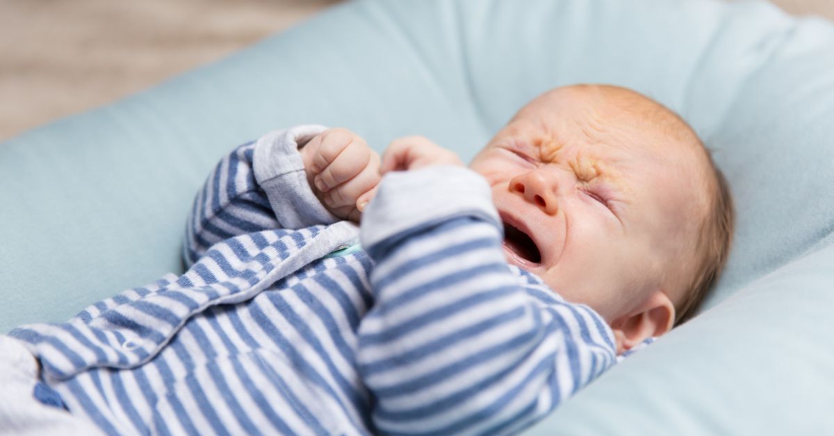 baby with infant colic littledot