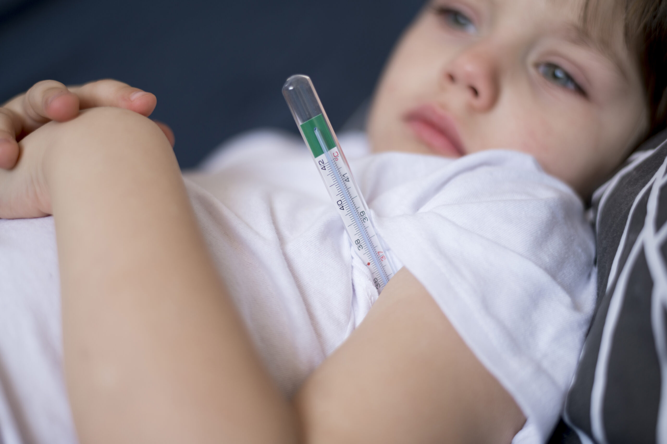 a child measures temperature